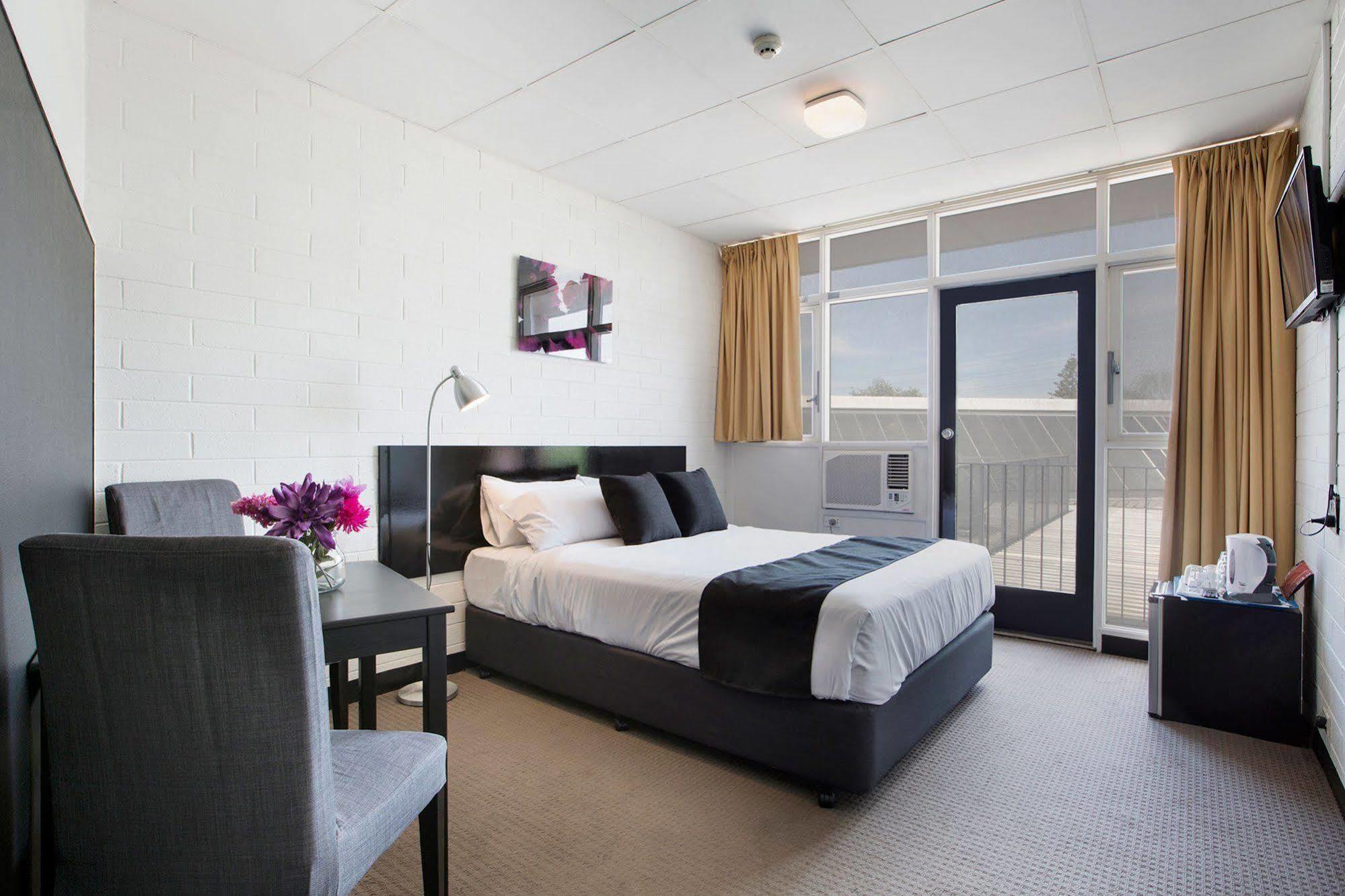 Nightcap At Findon Hotel Adelaide Bagian luar foto