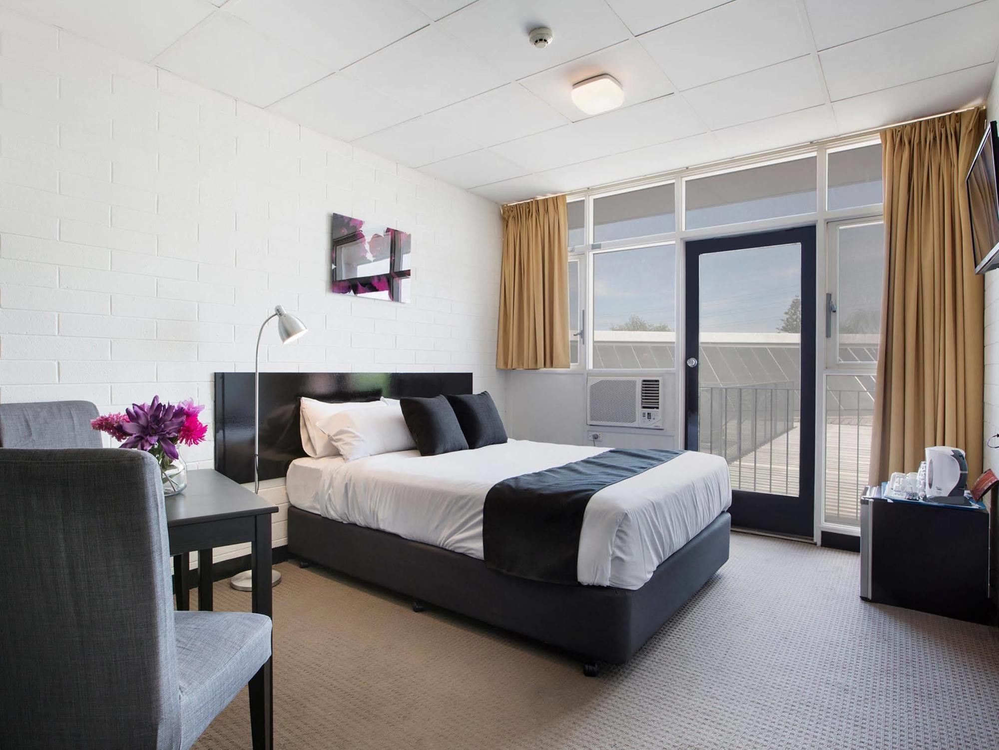 Nightcap At Findon Hotel Adelaide Bagian luar foto